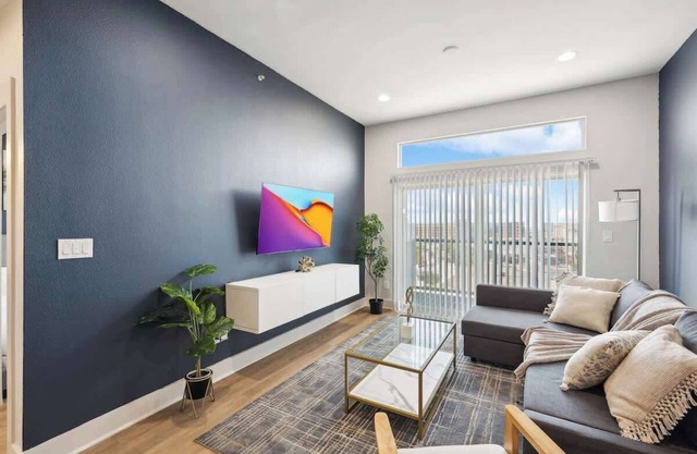 Luxury 2BD | DT Deep Ellum | 7 Beds | Free Parking