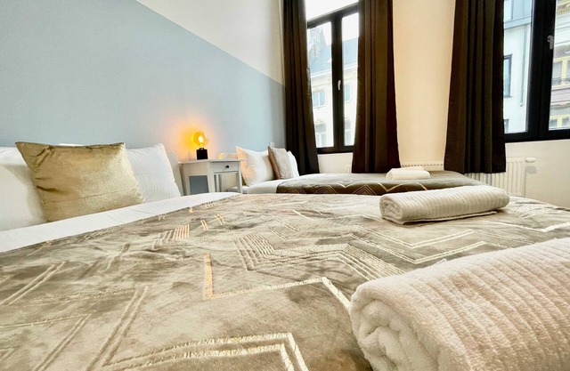 Luxury 2BR 2BA Near Fashion District by Oneluxstay
