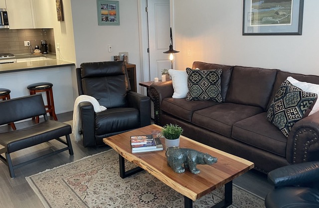 Luxury 2BR+Den condo w/patio - Steps to Ocean, Shipyards/Lolo/Brewery Districts