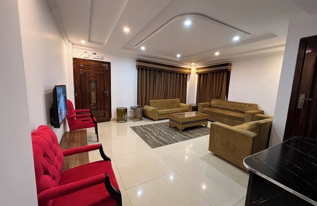 Luxury 2BR View Mall Road