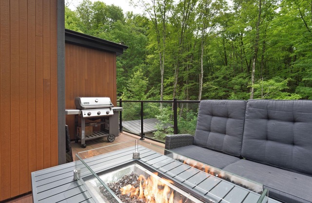 Luxury 3-bdrm condo in Bromont (P5) in quiet area with EV parking