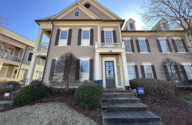 Luxury 3 bed, 2 bath Country Club of Oxford Condo - Golf Course view!