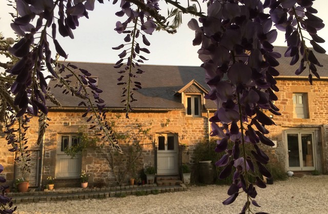 Luxury 3 bed, 2 bathroom Boutique style Gite with secluded sunny garden