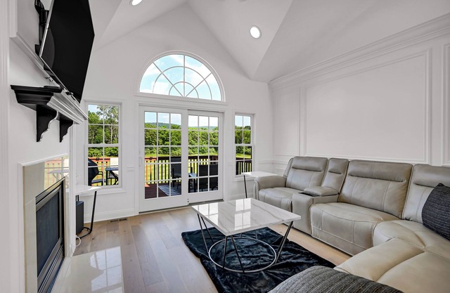 Luxury 3 Bedroom Home at Crystal Springs