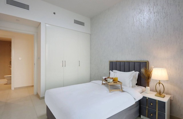 Luxury 3B and maids Burj View, Steps to Dubai Mall