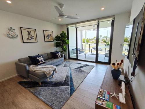 Luxury 3BR, 2BA Unit with Pool & BBQ in Gold Coast