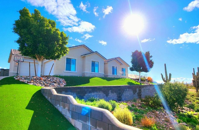 Luxury 3BR 3BA Villa, Private Pool, Pet Friendly*, Indoor Fireplace, 1.25 Acres