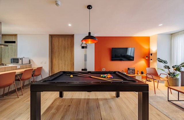 Luxury 3BR Apt with AC and private Pool table