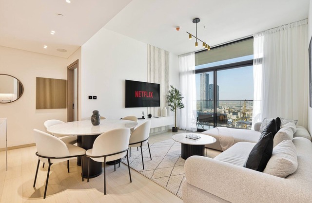Luxury 3BR APT with Pool and Gym