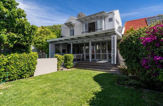 Luxury 4-Bed Fresnaye Villa, Atlantic Seaboard