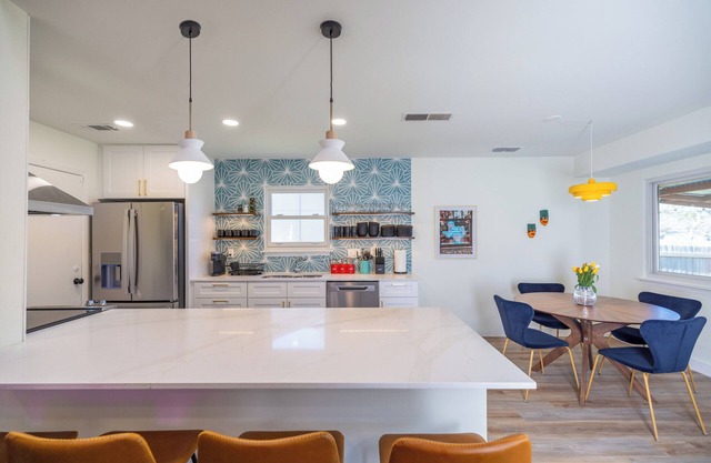 Luxury 4-bedroom Oasis with Pool, Hot Tub and Game Room