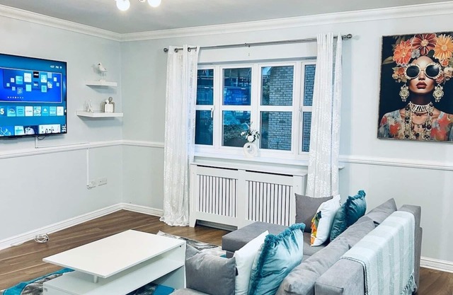 Luxury 4BR House , Bluewater, Dartford, Parking