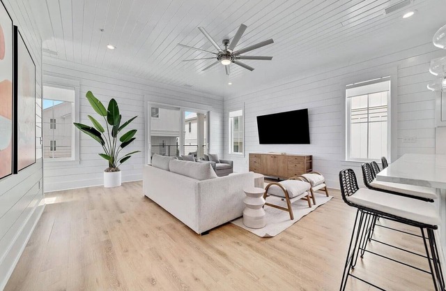 Luxury 4BR, Zero Entry Pool, Walk To Beach, Private Boat Slip, Sleeps 12, Osprey