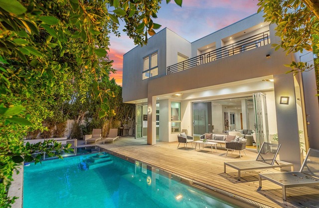 Luxury 5 bdr Villa C! Best location with pool!