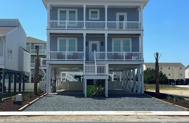 Luxury 5 Bedroom, 5.5 Bathroom, Huge Private Pool, Incredible Ocean Views!