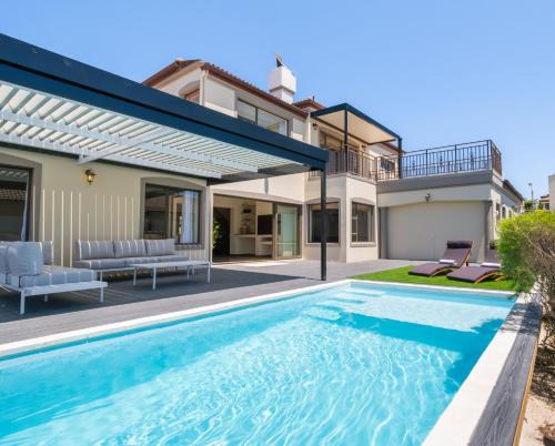 Luxury 5 Bedroom Villa with Heated Pool and Inverter in Blouberg