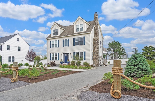 Luxury 7 Bedroom Family Beach house, Steps to Beach, Hot Tub, Sleeps 22, Parking