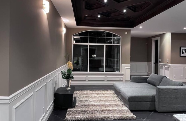 Luxury Acreage Home Enjoy Nature Within City