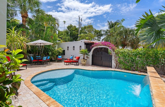 Luxury and Historic Elegance in a Charming West Palm Beach Villa. Pet Friendly!
