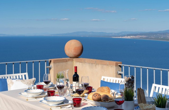 Luxury apartment in Tuscany with spectacular sea views