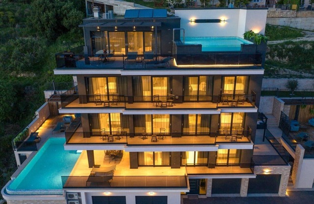 Luxury Apartment Makarska Black Magic 1 with pool, gym, sauna and sea view