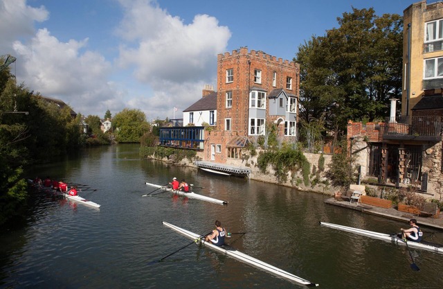 Luxury apartment on an island in the River Thames in Oxford’s historic centre