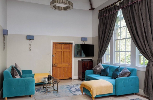 Luxury apartment sleeps 10 near Bath.Parking, Wifi, Ensuites, Dishwasher, hen dos welcome