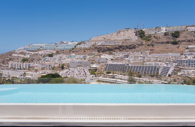 Luxury apartment with terrace, private swimming pool and views