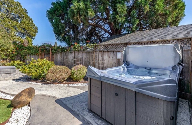 Luxury Aptos Home - Ocean Views & Hot Tub!