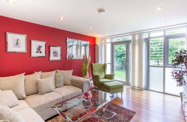 Luxury at The Brunswick - Free Parking-4 bedrooms