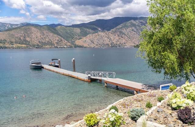 Luxury at the Lake- Yacinde F1