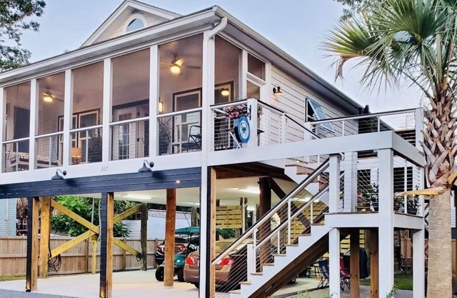 Luxury Beach Haven on Folly! Just 2 Blocks to both the Beach & Center St!