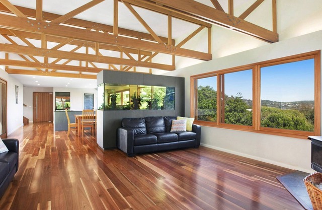 Luxury beach home, suits families,with heated pool,spa,toys,trampoline