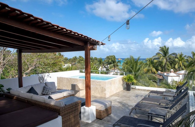 Luxury Beach Villa Ideal for a Multi-Family Stay in Playacar – 4BR – 2 Familiesn