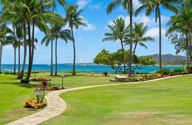 Luxury Beachfront Escape! Lae Nani 411| 3BD with Ocean Views, Beach Access, Heated Pool & A/C!