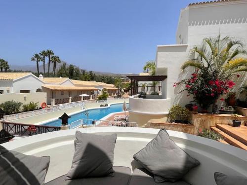 Luxury, Boutique Two-Bedroom Modern Townhouse with Golf Views