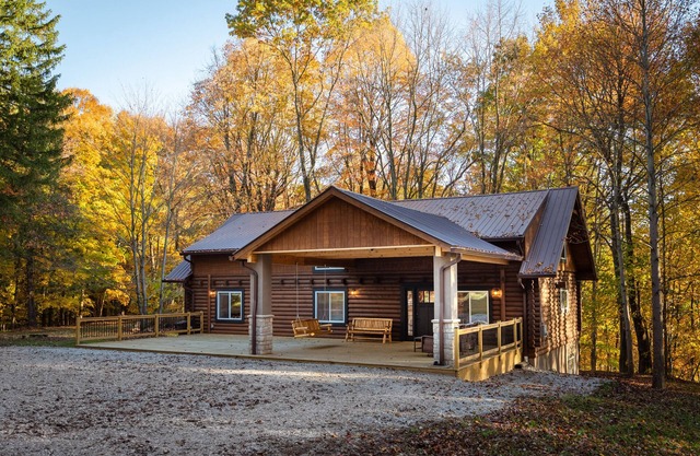 Luxury, brand new, secluded log Cabin incredible private forest view, trails.