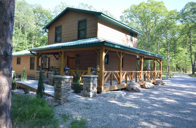Luxury Cabin Near Boardman River and Brown Bridge Quiet Area!