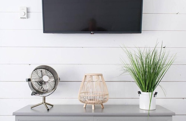 Luxury Cabin + Private Beach + Old Growth Forest = Mamma's Saltwater Hideaway