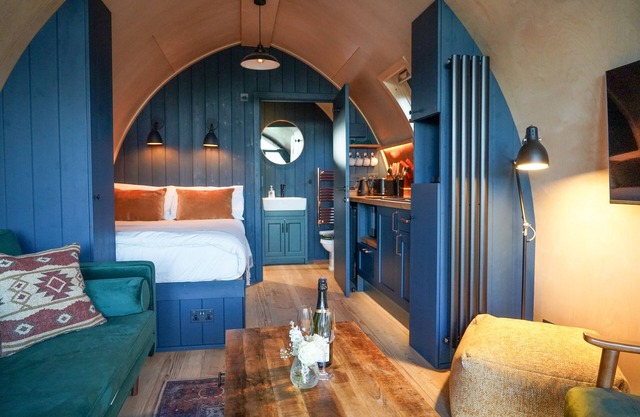 Luxury Cabin with Wood Fired Hot Tub