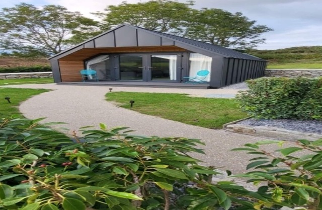 Luxury Cabin with Private Hot Tub 1