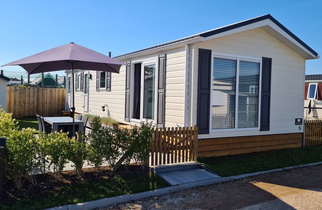 Luxury Chalet for 4 p on Holiday Park Zonnedorp (Renesse, the Netherlands)