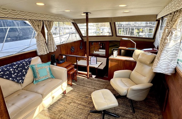 Luxury Chris Craft Yacht On the Beautiful St. John's River in Sanford