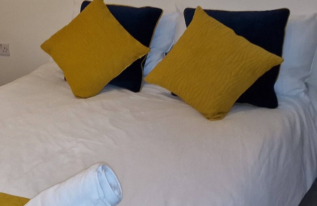 Luxury City Center Apartment with FREE Parking