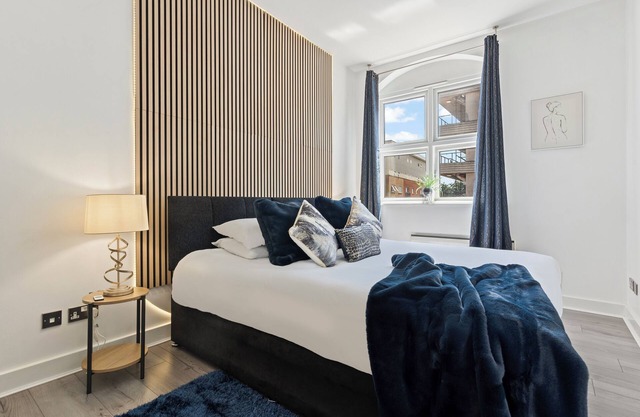 Luxury City Centre Apartment with Free Parking