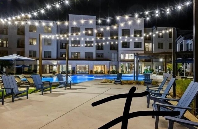 LUXURY CONDO AT THE LAKELINE ATX