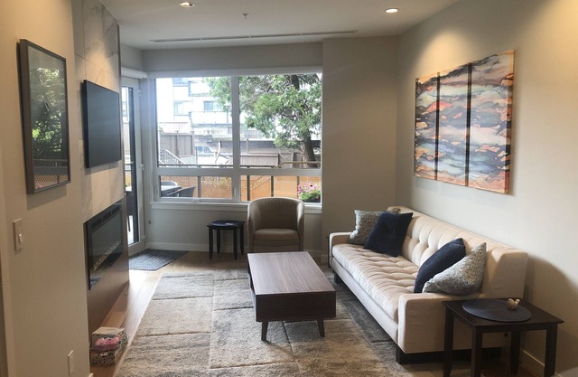 Luxury Condo - Easy Walk to Downtown, Ocean & Attractions