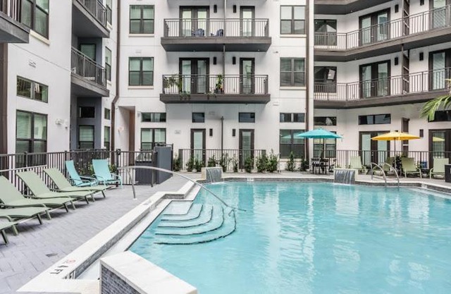 Luxury Condo in Ybor City Tampa w/Pool access