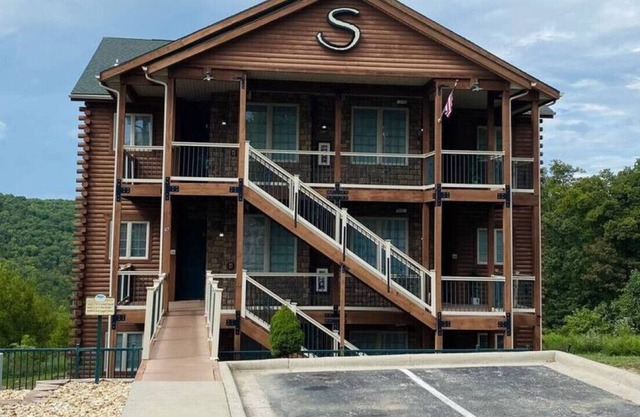 Luxury Condo Minutes from Silver Dollar City - Stone Cliff