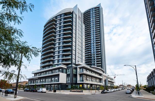 Luxury condo w breathtaking sunset views close to airport & downtown Mississauga